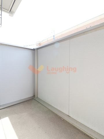 バルコニー　暖かな日差しのふりそそぐバルコニー