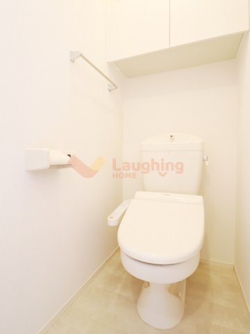 トイレ　落ち着いた色調のトイレです