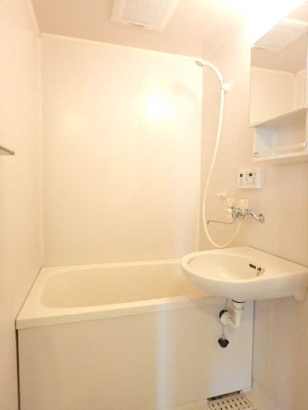 バス・シャワールーム　図面と現状に相違がある場合には現状を優先