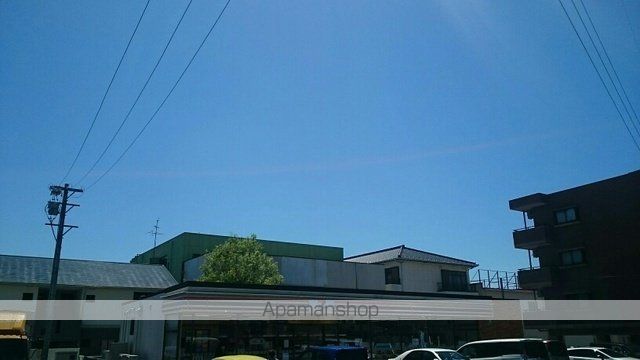 コンビニ　セブンイレブン（コンビニ）まで300m