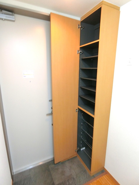 玄関　★天井まであるシューズボックス★