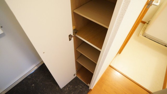 玄関　たくさんの靴が入ります。