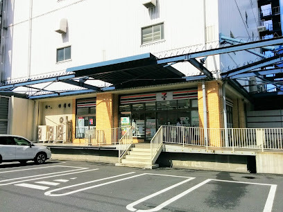 コンビニ　セブン－イレブン江東辰巳３丁目店（コンビニ）まで683m