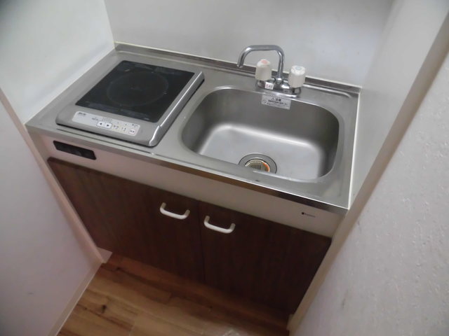 キッチン　収納付きのキッチンなので調理器具を収納出来ます