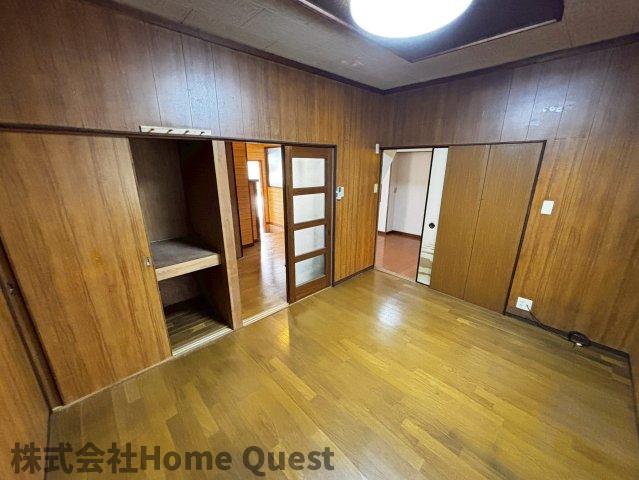 西山本町5丁目戸建の居間写真