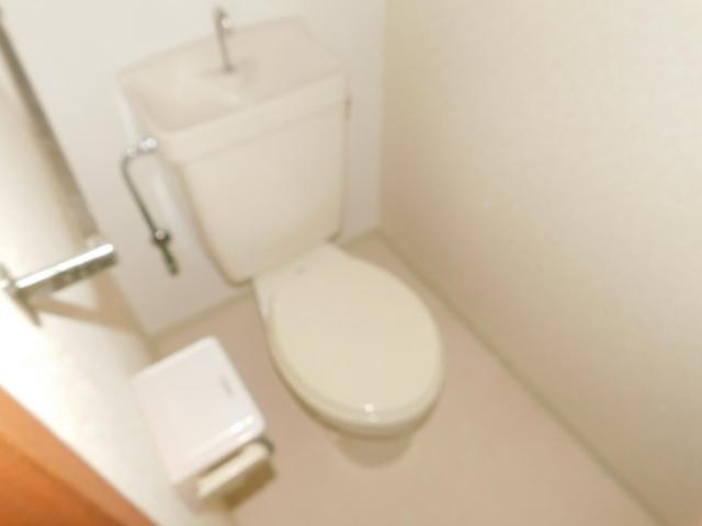 トイレ　シンプルなトイレです