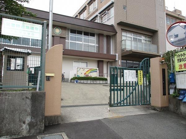 小学校　和泉市立北松尾小学校（小学校）まで572m