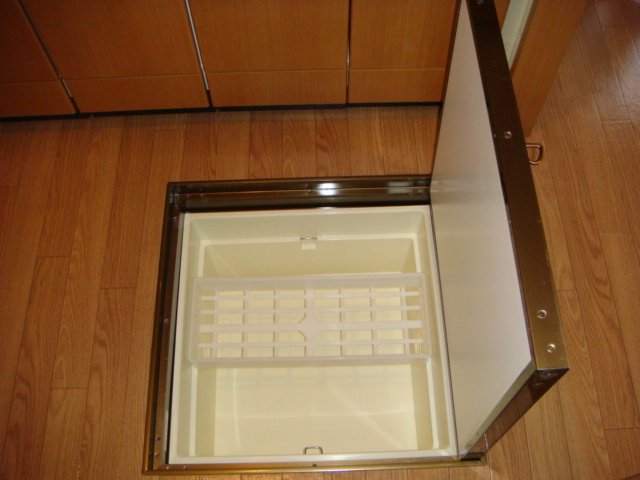 収納　床下収納