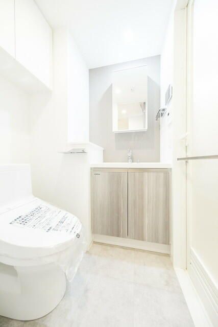 トイレ　別タイプ部屋　参考写真です