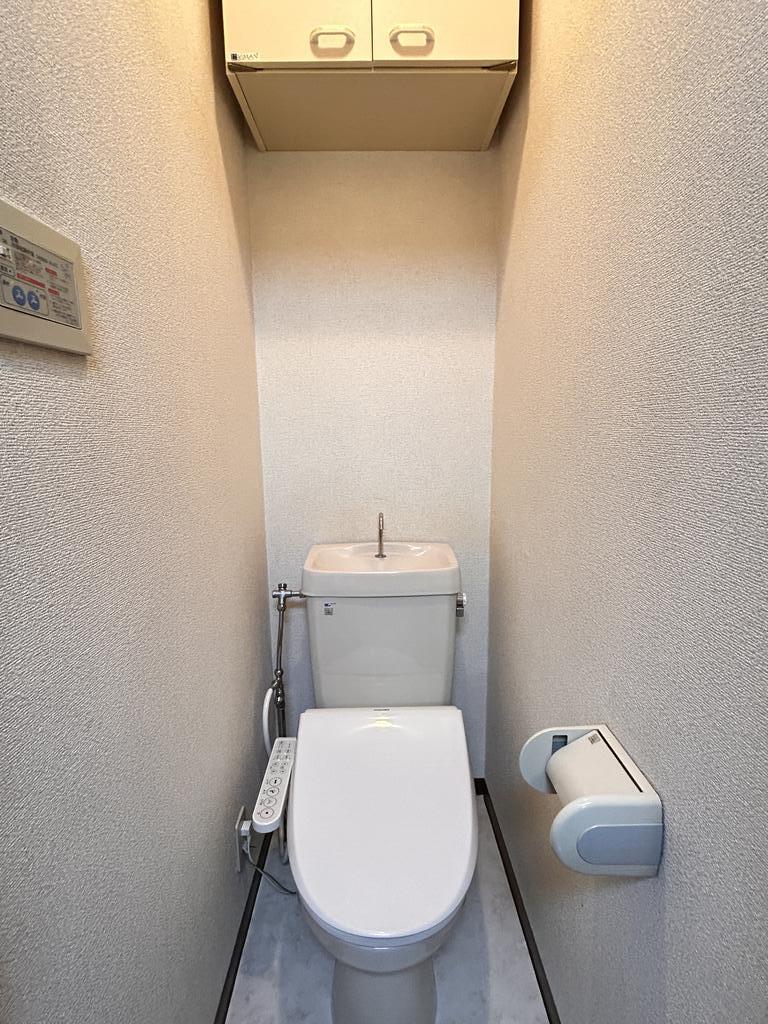 トイレ　※同タイプ別部屋の参考画像です（反転）