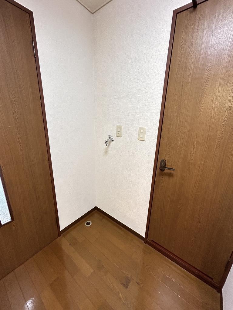 その他部屋・スペース　洗濯機スペース※同タイプ別部屋の参考画像です（反転）