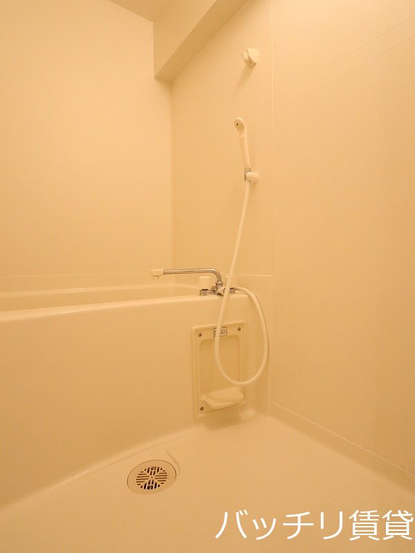 バス・シャワールーム　別号室タイプの為、現状を優先致します。