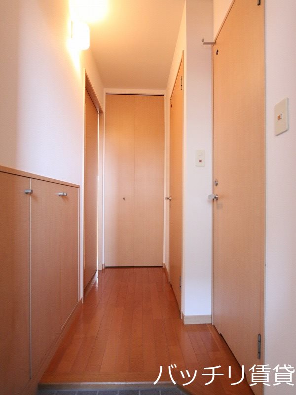 玄関　別号室タイプの為、現状を優先致します。