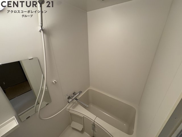 バス・シャワールーム　シンプルな浴室