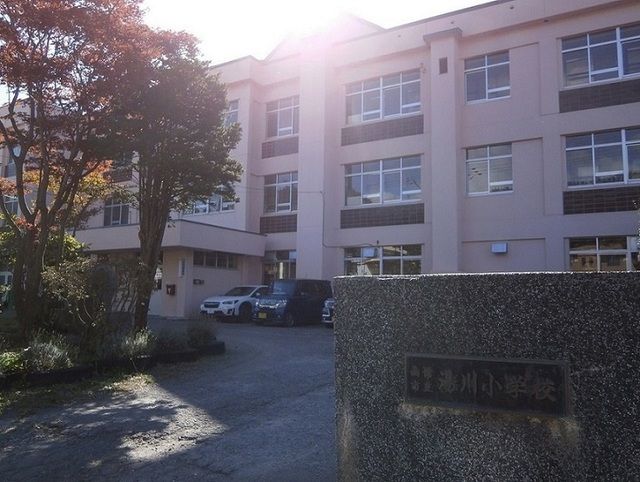 小学校　函館市立湯川小学校（小学校）まで150m