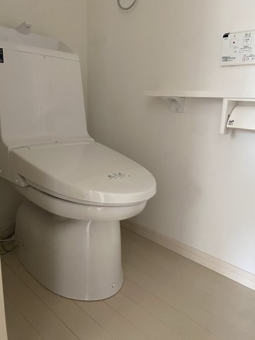 トイレ　※写真はA棟です。 ※相違する場合は現況を優先いたします。