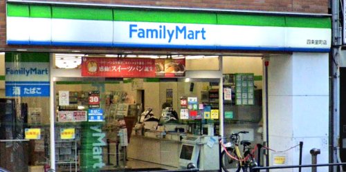 コンビニ　ファミリーマート 四条室町店（コンビニ）まで52m