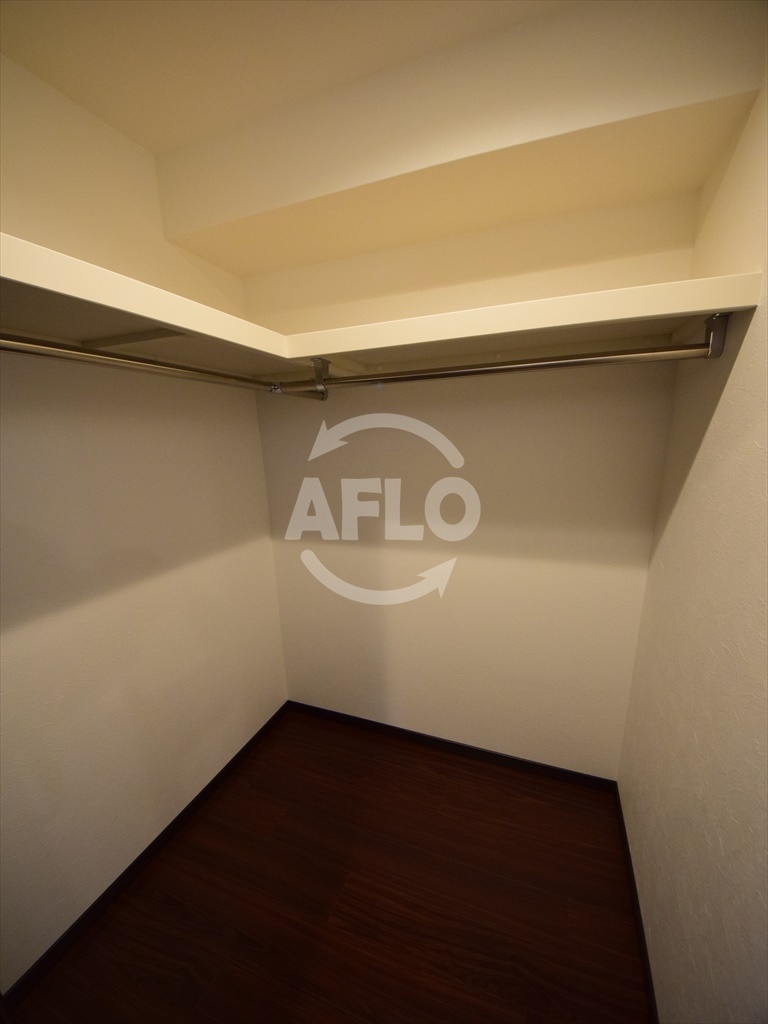 収納　プレジオ本町　ウォークインクローゼット