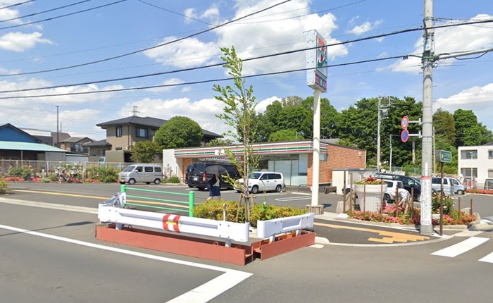 コンビニ　セブンイレブン（コンビニ）まで400m