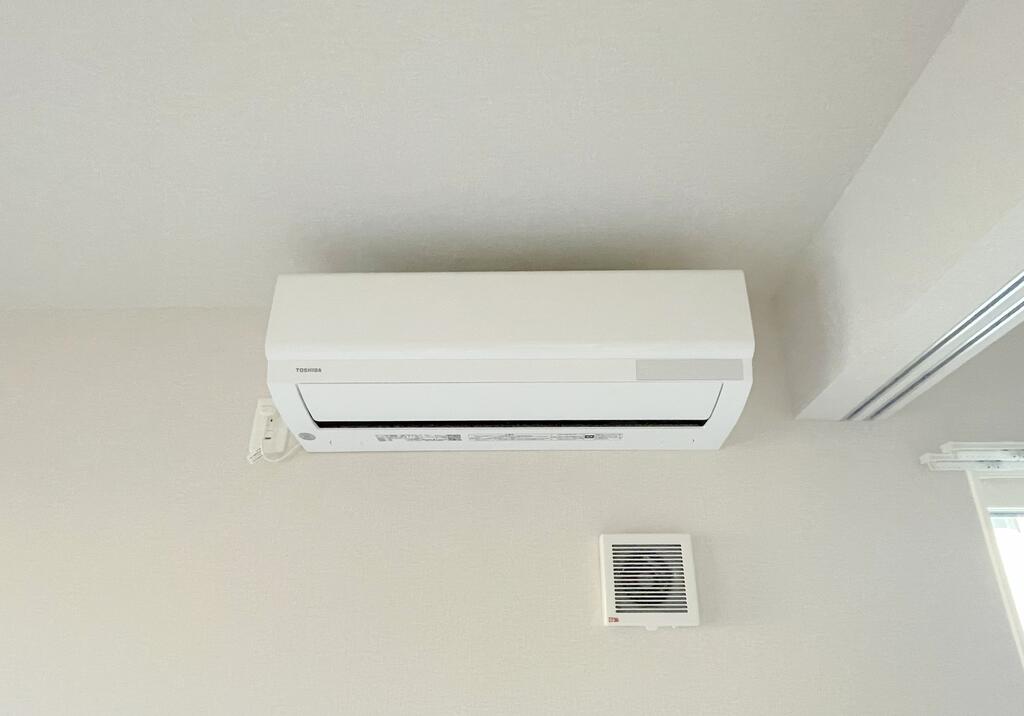 その他設備　夏もカラッと快適♪エアコン付きです！
