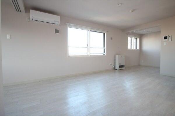 居室・リビング　素敵な雰囲気の居室です♪