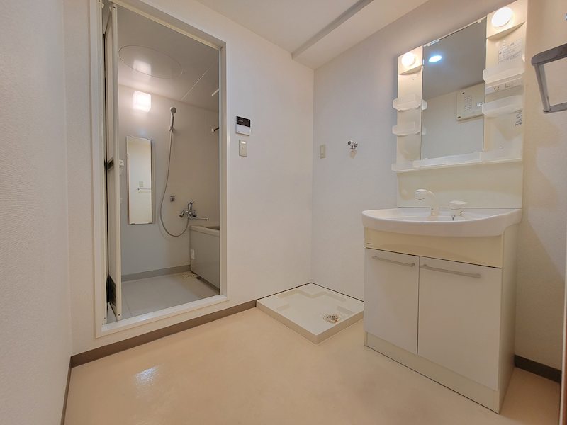 洗面設備　シャワー付洗面台