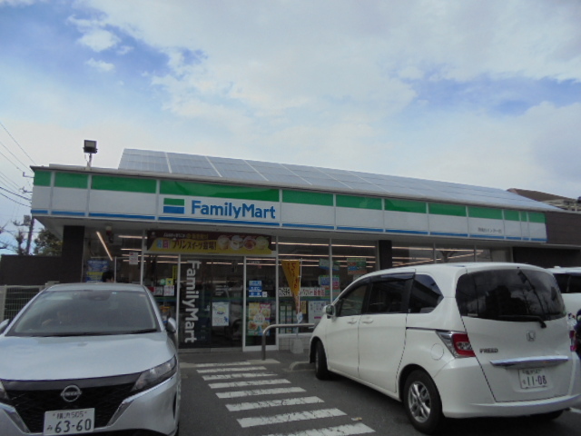 コンビニ　ファミリーマート港南台インター店（コンビニ）まで119m