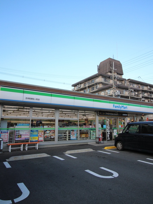 コンビニ　ファミリーマート 師団街道深草店（コンビニ）まで300m