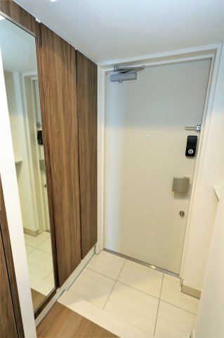 玄関　参考写真（同物件別部屋）