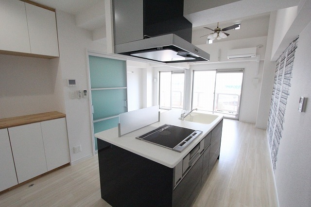 キッチン　アイランドキッチンＩＨクッキングヒーター付