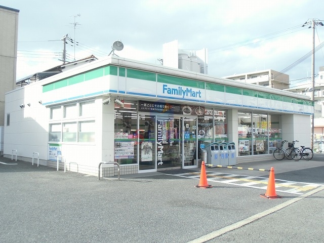 コンビニ　ファミリーマート（コンビニ）まで166m