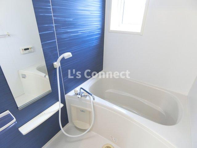 バス・シャワールーム　追焚き、浴室乾燥付きのお風呂。