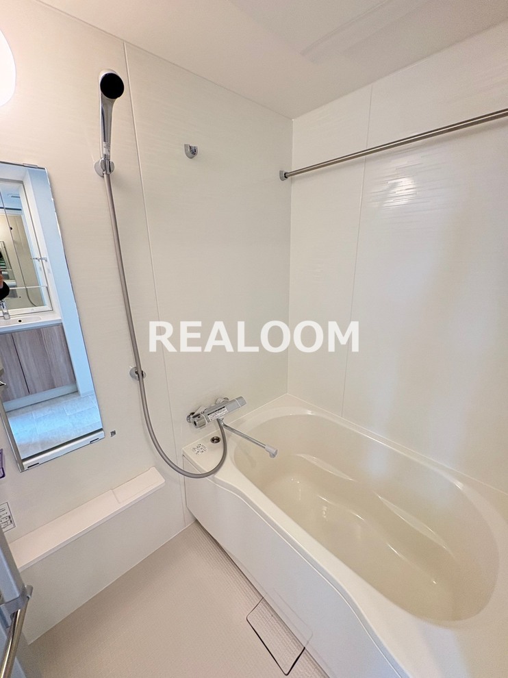 バス・シャワールーム　写真と現況が異なる場合は現況を優先いたします。