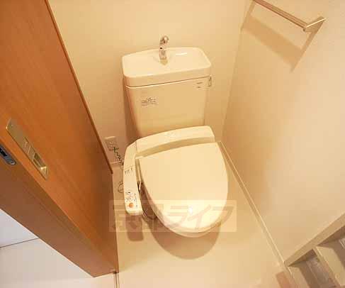 トイレ　ウォシュレット付きトイレです