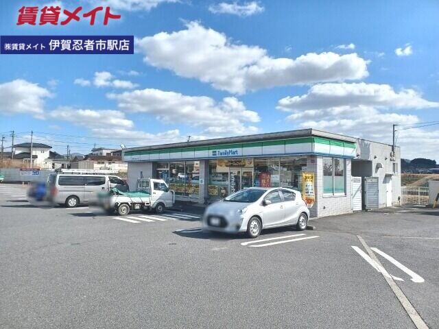 コンビニ　ファミリーマート伊賀一之宮インター店（コンビニ）まで595m