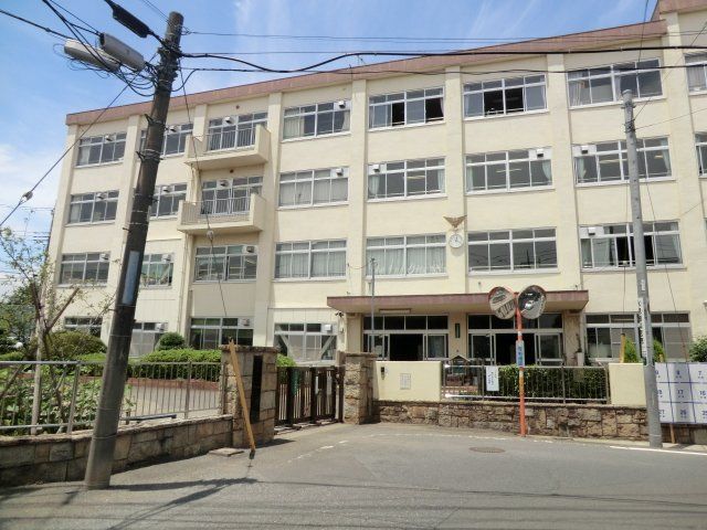 中学校　八王子市立第七中学校（中学校）まで537m