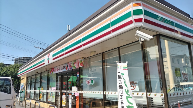 コンビニ　セブンイレブン横浜新吉田東１丁目店（コンビニ）まで350m