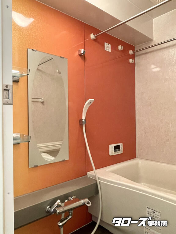 バス・シャワールーム　ゆったりとしたバスルームです。