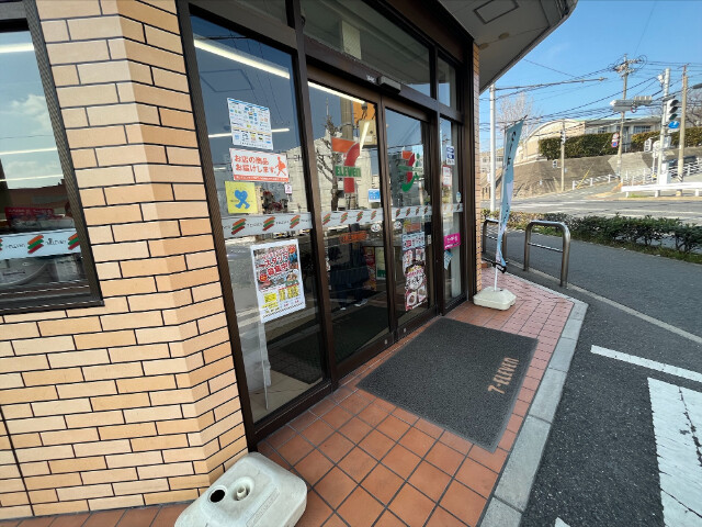 コンビニ　セブンイレブン小倉工業高校前店（コンビニ）まで374m
