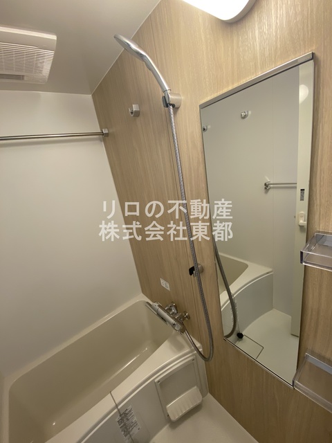 バス・シャワールーム　足が伸ばせる広々バスタブでリラックス♪