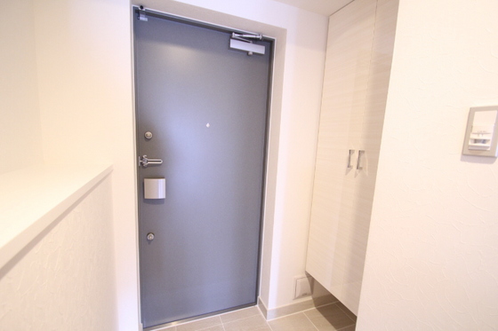 玄関　※別部屋の写真です