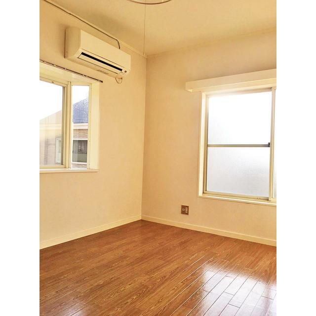 居室・リビング　２面採光日当たり良好！