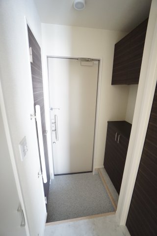玄関　※同物件・同タイプの写真です。