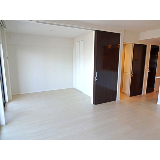 居室・リビング　リビングから洋室