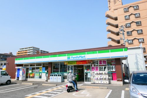 コンビニ　ファミリーマート MYS新北島店（コンビニ）まで180m