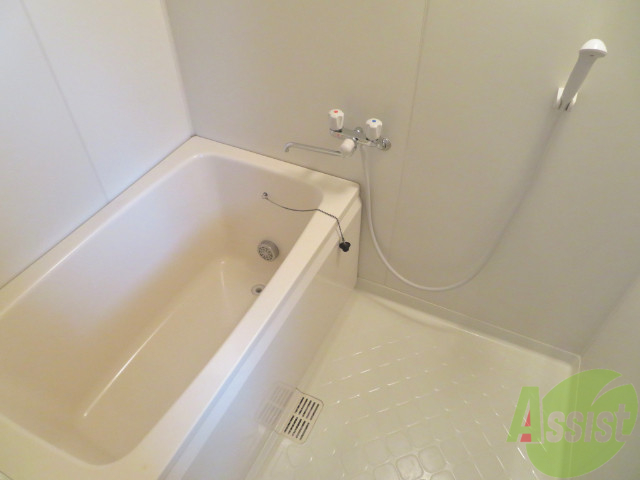 バス・シャワールーム　浴室はこちらのユニットバスになります、追い焚き機能付きですよ