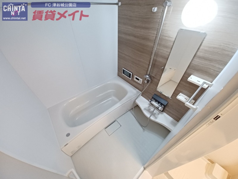 バス・シャワールーム　同物件別部屋のお写真です。