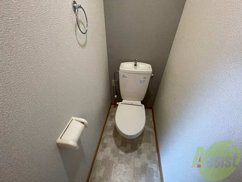 トイレ　こちらはトイレです。清潔感があり、安心して使用できます。