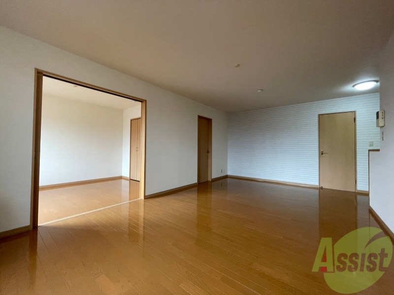 居室・リビング　広くてキレイなお部屋が広がっていて、充実した生活が送れそう。