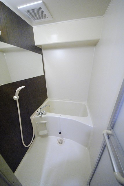 バス・シャワールーム　写真は２０２号室